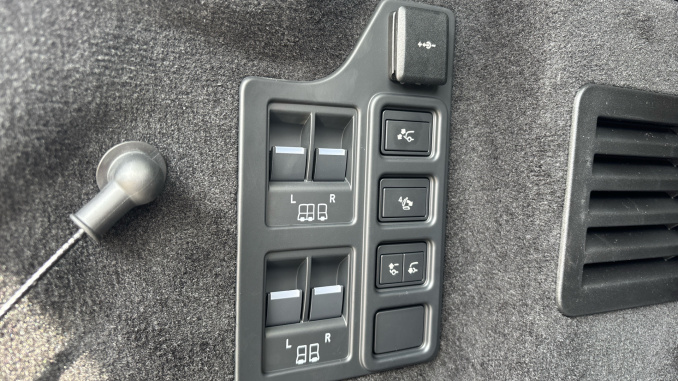 Land Rover Discovery 3.0 D350 Tempest 5dr Auto Diesel Station Wagon - Image 20